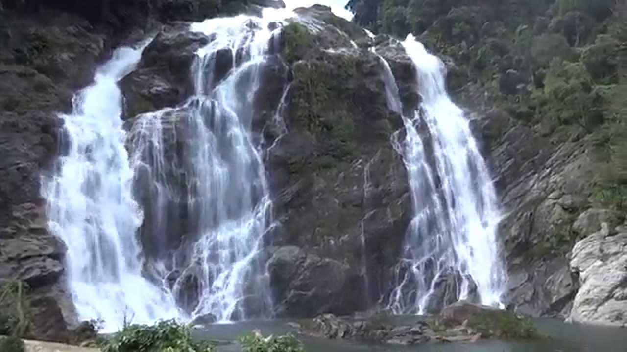 Thác Trắng là một trong những thác đẹp nhất Quảng Ngãi